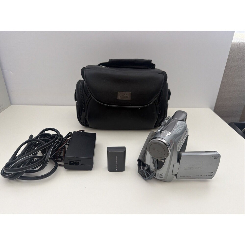 Canon ZR200 MiniDV Camcorder 400x Zoom LCD AV Connectivity For Parts/repair